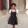 Robe élégante noire et blanche à manches bouffantes – Look chic intemporel